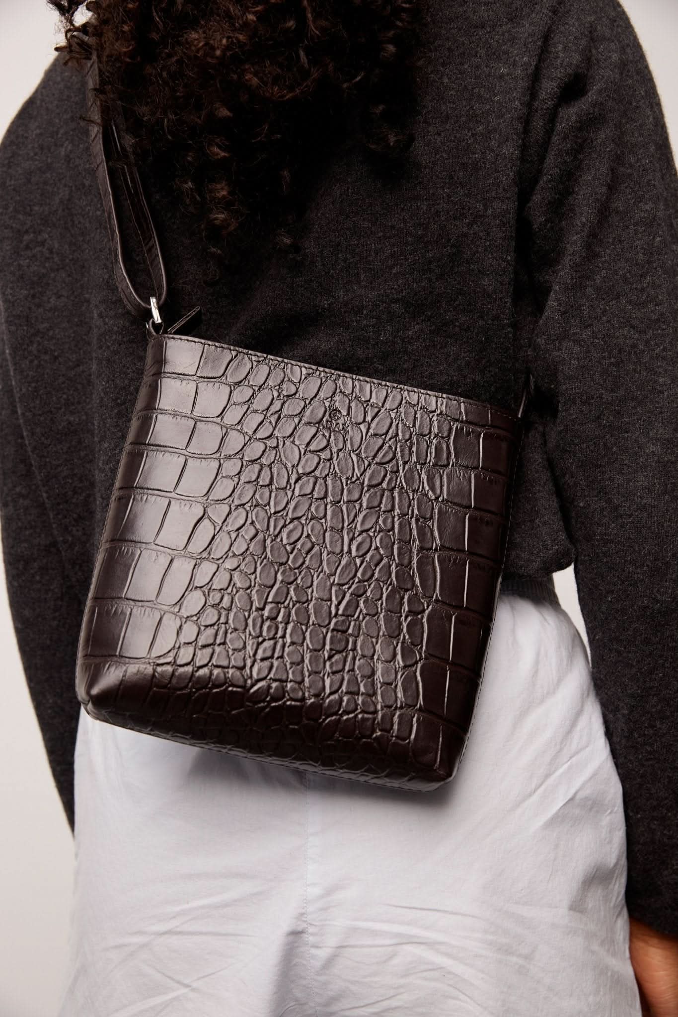 Teramo shoulder bag Sylvia Dark brown – Adax Shop