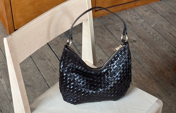 Meet Mona - Adax Shop