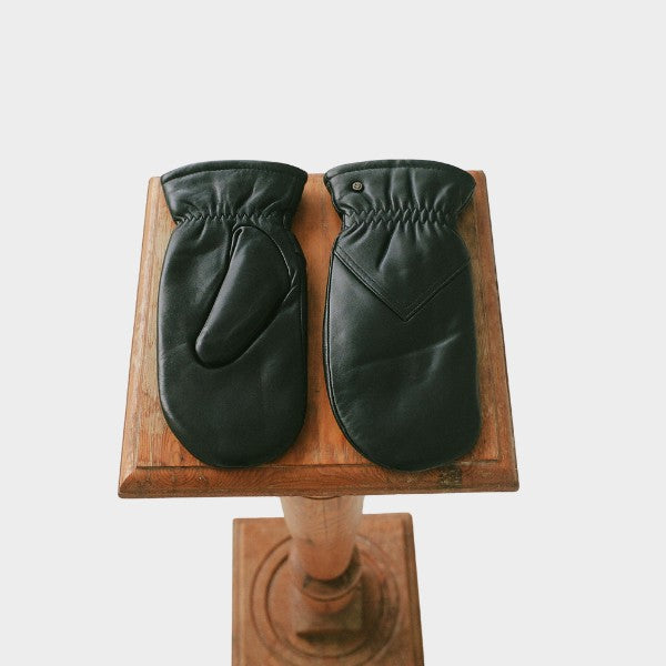 Leather gloves: a combination of style and functionality