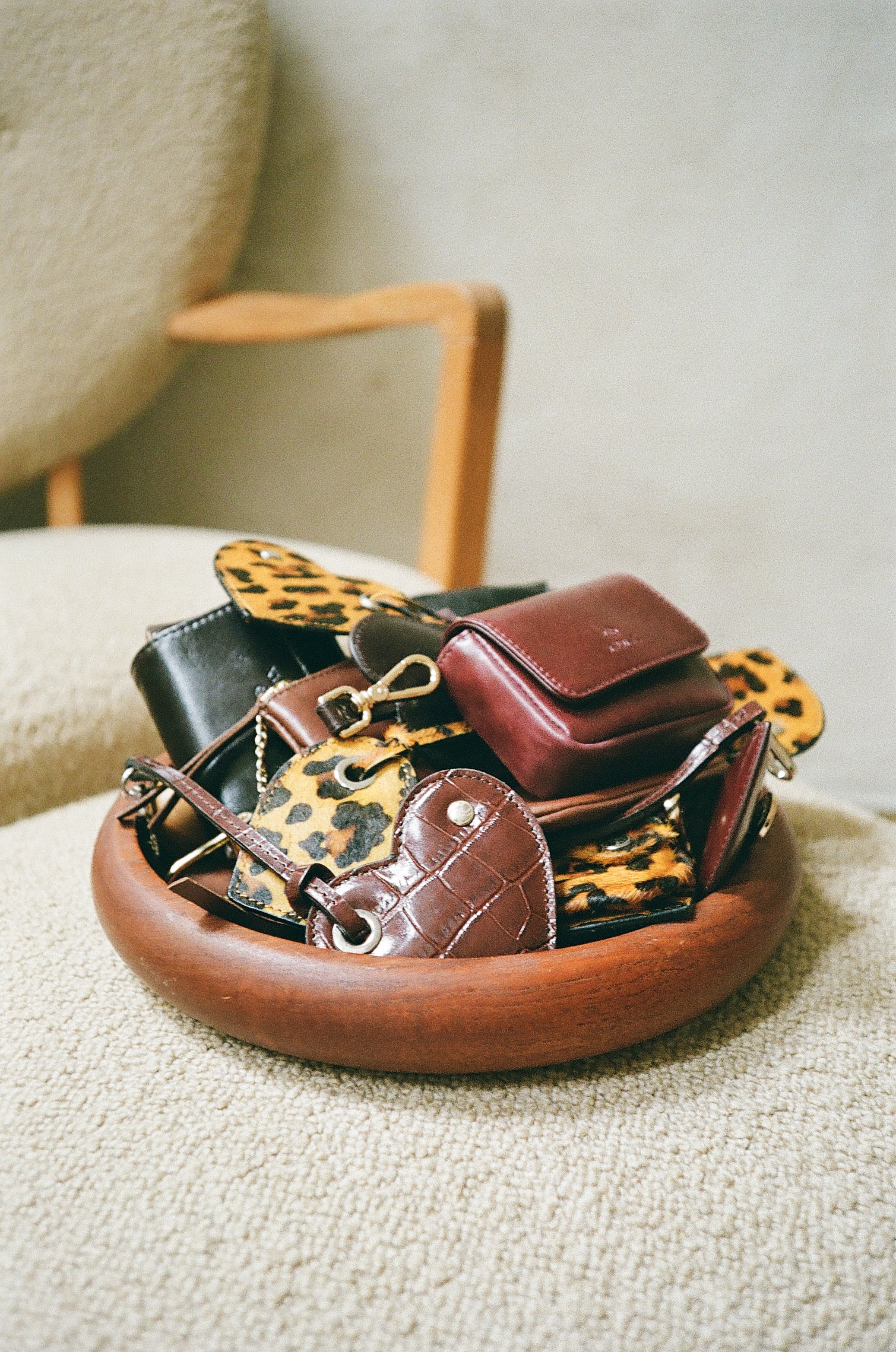 Charm Nafea Red Wood – Adax Shop