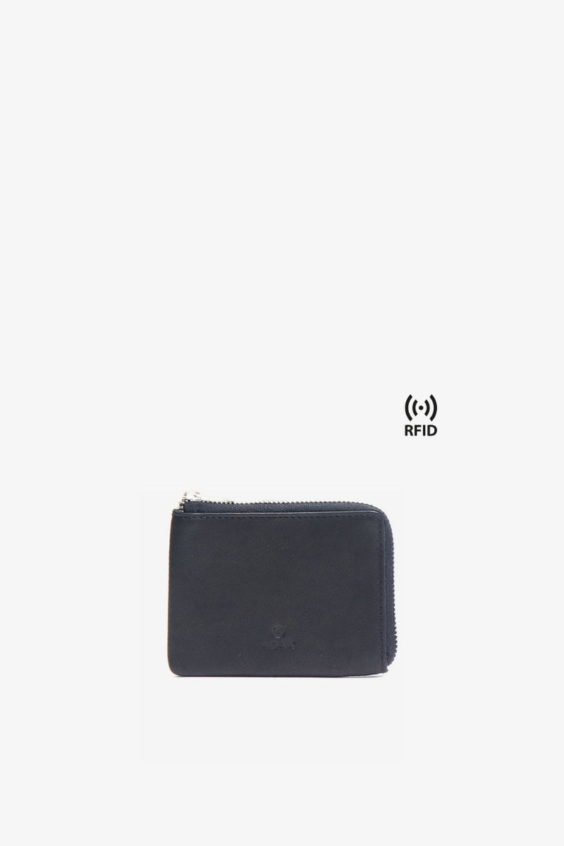 Venezia credit card holder Anja Black