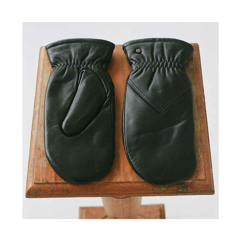 Leather gloves: a combination of style and functionality – Adax Shop